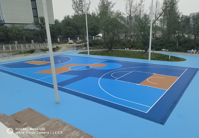 寧夏硅PU籃球場3-8mm包工包料價(jià)格及施工基礎(chǔ)要求！【德朝體育】