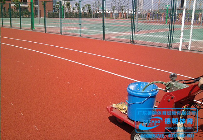 全塑型自結(jié)紋塑膠跑道