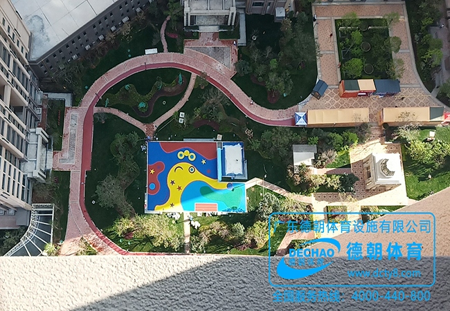 云南昆明海倫國際室外EPDM彩色運(yùn)動(dòng)游樂區(qū)