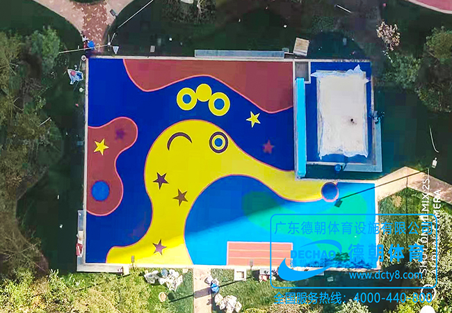云南昆明海倫國際室外EPDM彩色運(yùn)動(dòng)游樂區(qū)