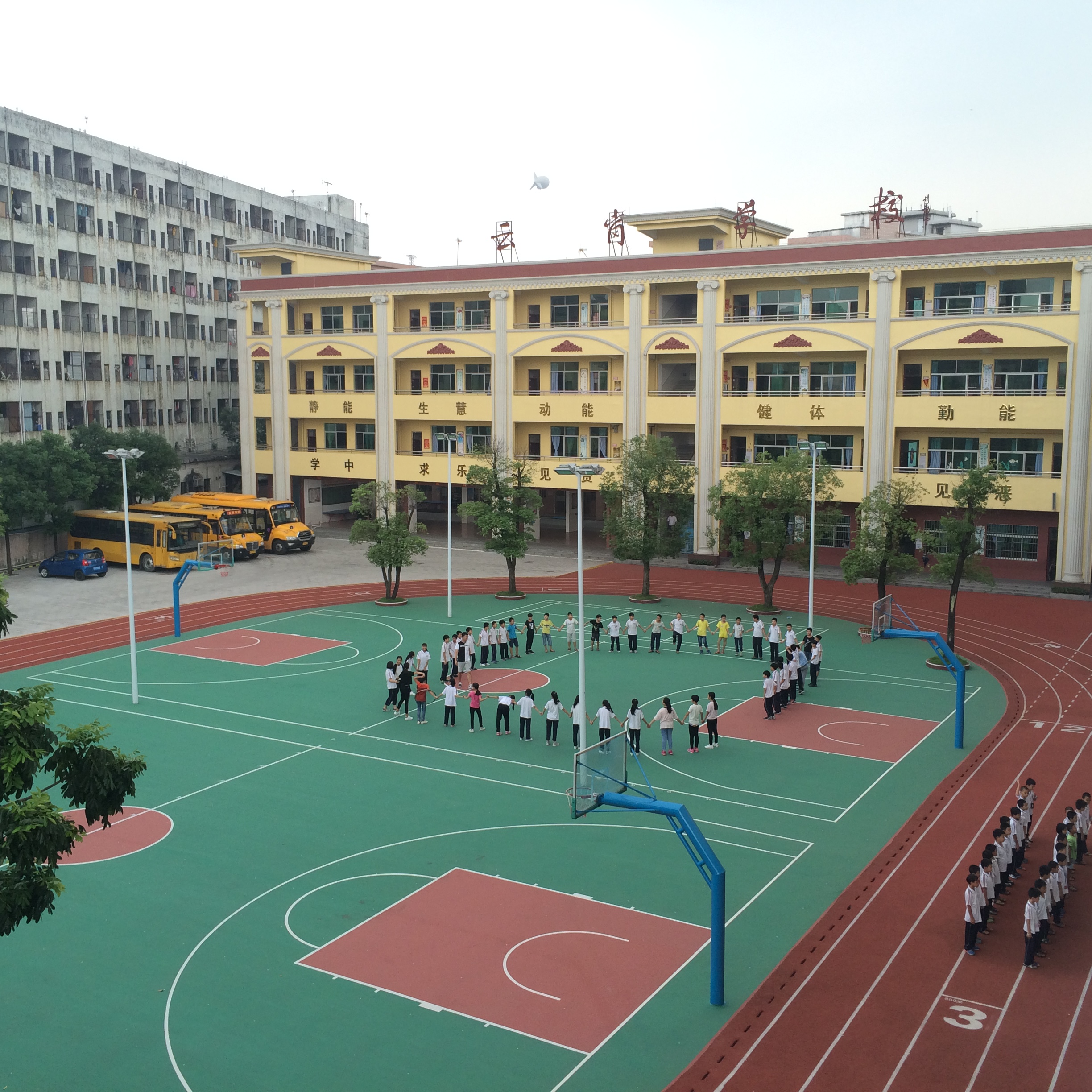 做室外硅PU球場(chǎng)的三大好處！【德朝體育】