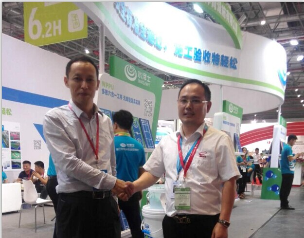 德朝體育董事長(zhǎng)和客戶親切合照