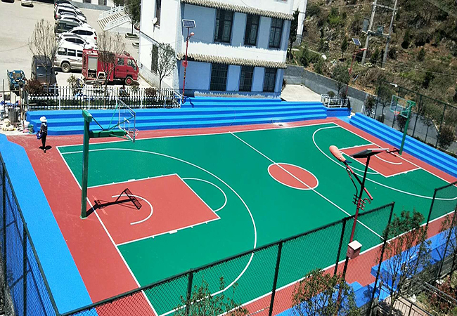 夏季鋪設(shè)硬地丙烯酸球場(chǎng)要注意什么？【德朝體育】