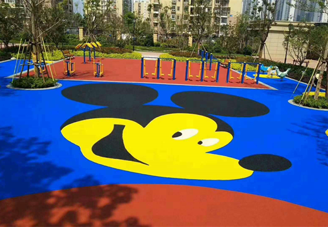 愛護(hù)孩子，從強(qiáng)化EPDM兒童游樂場地開始!
