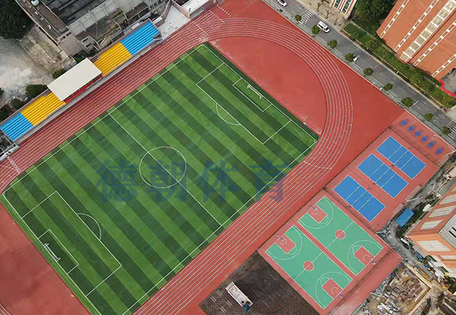 塑膠跑道運(yùn)動(dòng)場