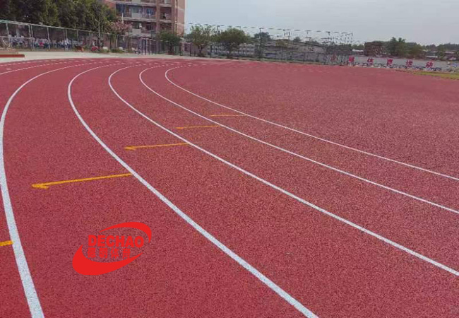 廣東清遠(yuǎn)6200平方全塑型塑膠跑道完工！