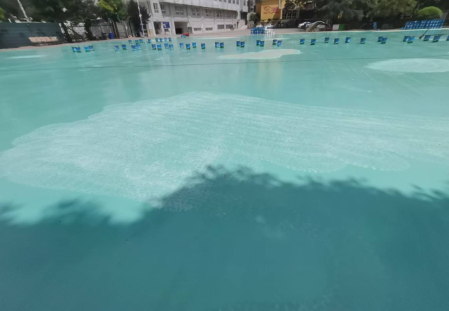 貴州黔西南布依族苗族自治州興仁市第三中學(xué)3000平方8mm硅PU球場！