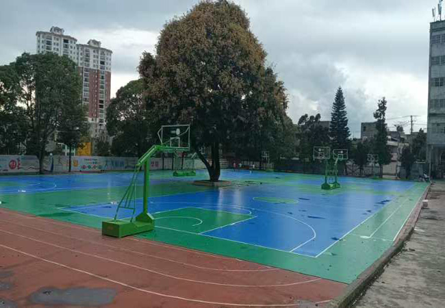 貴州黔西南布依族苗族自治州興仁市第三中學(xué)3000平方8mm硅PU球場！