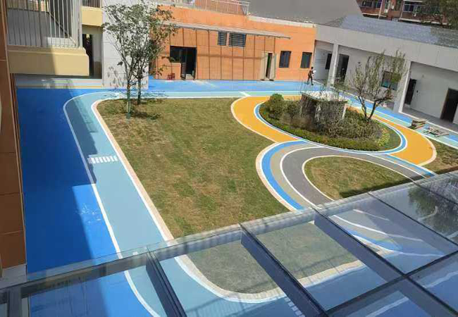 四川成都蒲江縣城北幼兒園2700平方10mm彩色EPDM塑膠跑道完工！