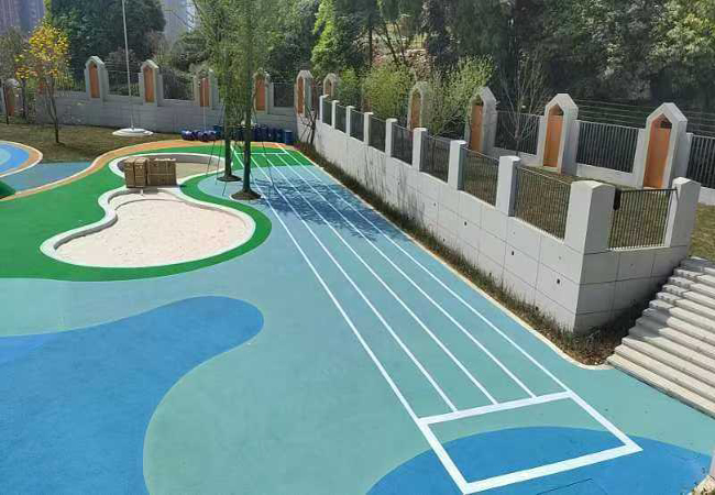 四川成都蒲江縣城北幼兒園2700平方10mm彩色EPDM塑膠跑道完工！